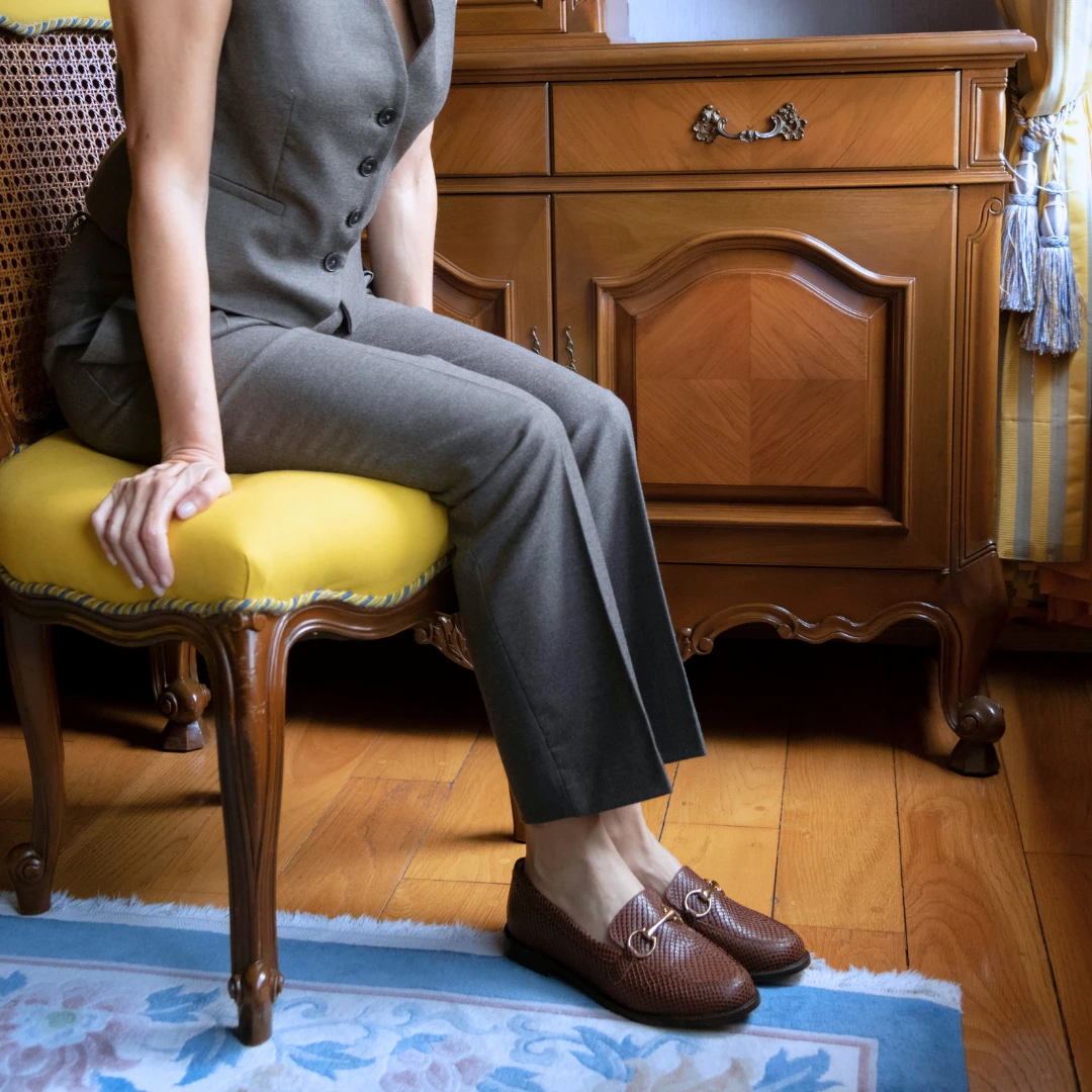 JUDY - Cafe Regina Romero Zapato Mocasin De Piso Para Dama En Piel 4 JUDY - Cafe Regina Romero Zapato Mocasin De Piso Para Dama En Piel - Imagen 4