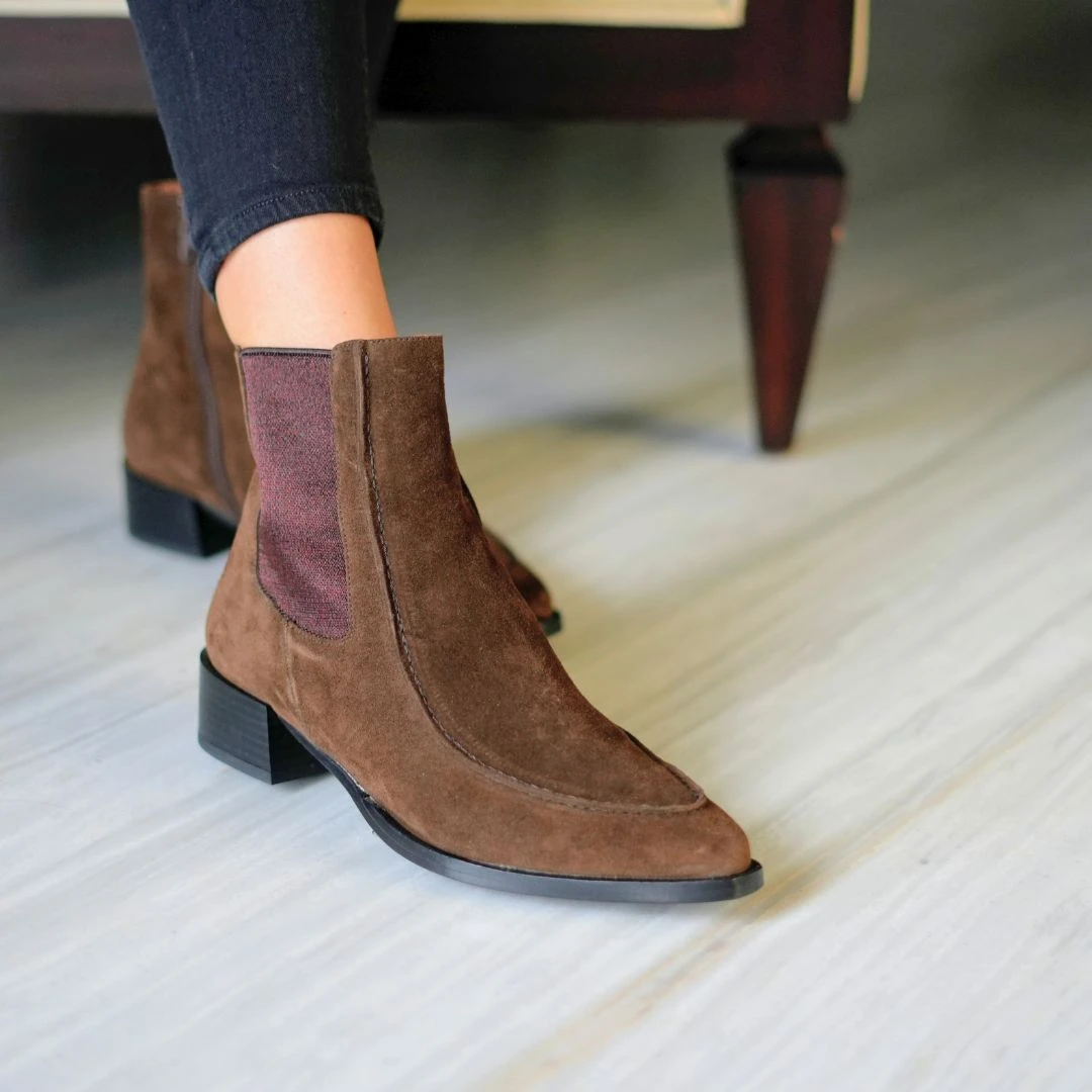 HARRY 40 - ChocolateRegina Romero Zapato Bota Botin Tacon Alto Para Dama En Piel 3 HARRY 40 - ChocolateRegina Romero Zapato Bota Botin Tacon Alto Para Dama En Piel - Imagen 3