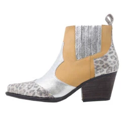 MADDIE 60 Edicion Limitada - Plata Regina Romero Zapato Bota Botin Tacon Bajo Para Dama En Piel -Reginaromero Tienda de ventas Regina Romero Botin Vaquero Maddie Edicion Especial Mix Cheetah Plata 3 313e4c7f a528 4a7b 8ca9 4a4bbc035856