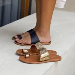 AMAYA - Oro Claro Regina Romero Resort Zapato Sandalia De Piso Para Dama En Piel -Reginaromero Tienda de ventas Regina Romero Resort Sandalia Amaya Negro 7 5c329025 508e 4a8b 8894 2a614df5d8a6