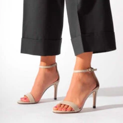 CLAUDINE 85 - Crema Regina Romero Zapato Sandalia Zapatilla Tacon Alto Para Dama En Piel 12 CLAUDINE 85 - Crema Regina Romero Zapato Sandalia Zapatilla Tacon Alto Para Dama En Piel -Reginaromero Tienda de ventas Regina Romero Zapatilla Sandalia Tacon Alto Claudine Piel Lizard Crema 8