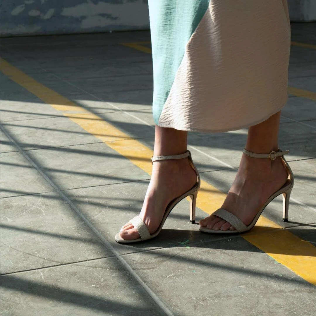 CLAUDINE 85 - Crema Regina Romero Zapato Sandalia Zapatilla Tacon Alto Para Dama En Piel 4 CLAUDINE 85 - Crema Regina Romero Zapato Sandalia Zapatilla Tacon Alto Para Dama En Piel - Imagen 4