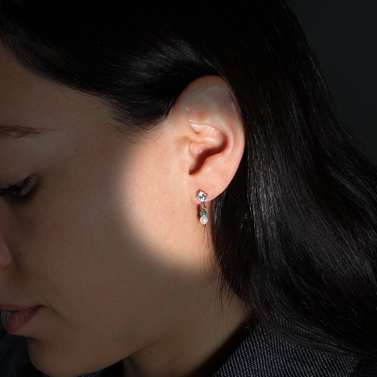 ARETES TAORMINA - Verde Esmeralda Y Plateado Regina RomeroArete Para Dama 3 ARETES TAORMINA - Verde Esmeralda Y Plateado Regina RomeroArete Para Dama - Imagen 3