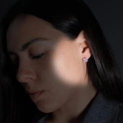 ARETES VARSOVIA - Lila Y Oro Claro Regina RomeroArete Para Dama -Reginaromero Tienda de ventas Regina Romero accesorios aretes Varsovia cristal lila claro oro claro 2