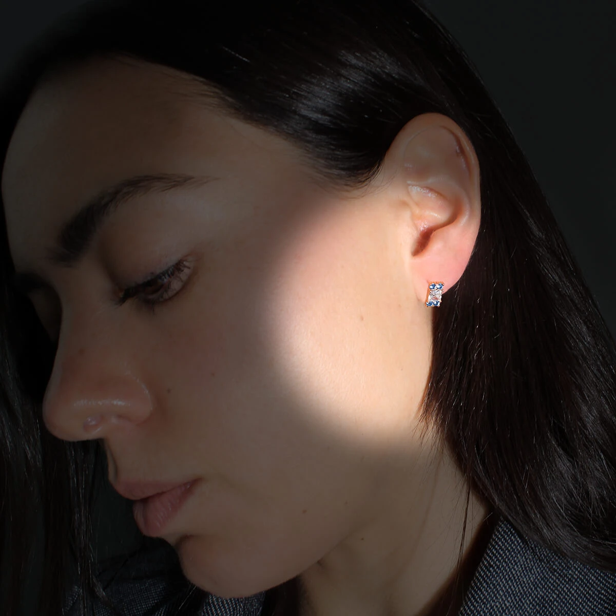 CORDOBA - Color Zafiro Marino Y Oro Rosado Regina RomeroArete Para Dama 3 CORDOBA - Color Zafiro Marino Y Oro Rosado Regina RomeroArete Para Dama - Imagen 3