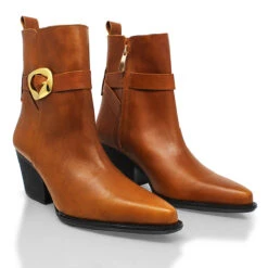 AUSTIN 60 - Avellana Regina Romero Zapato Bota Botin Tacon Bajo Para Dama En Piel 15 AUSTIN 60 - Avellana Regina Romero Zapato Bota Botin Tacon Bajo Para Dama En Piel -Reginaromero Tienda de ventas Regina Romero bota botin Austin almendra piel 2