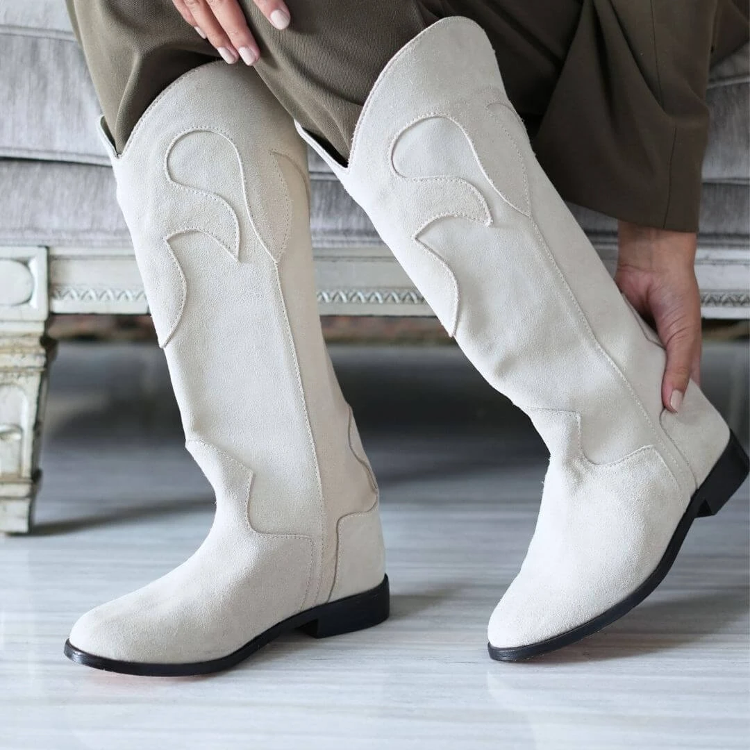 LAREDO - Ante Arena Regina Romero Zapato Bota Botin Tacon Bajo Para Dama En Piel 2 LAREDO - Ante Arena Regina Romero Zapato Bota Botin Tacon Bajo Para Dama En Piel - Imagen 2