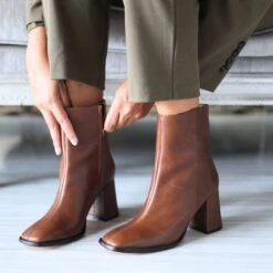 MOSCU 75 - Cafe Oscuro Regina Romero Zapato Bota Botin Tacon Alto Para Dama En Piel 10 MOSCU 75 - Cafe Oscuro Regina Romero Zapato Bota Botin Tacon Alto Para Dama En Piel -Reginaromero Tienda de ventas Regina Romero bota botin Moscu cafe piel 7