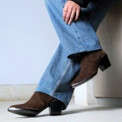 ROSARIO 70 - Chocolate Regina Romero Zapato Bota Botin Tacon Alto Para Dama En Piel 9 ROSARIO 70 - Chocolate Regina Romero Zapato Bota Botin Tacon Alto Para Dama En Piel -Reginaromero Tienda de ventas Regina Romero bota botin Rosario ante chocolate 07