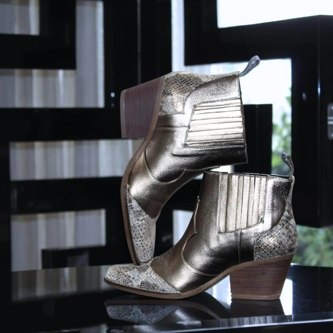 MADDIE 60 - Gris Regina Romero Zapato Bota Botin Tacon Bajo Para Dama En Piel 4 MADDIE 60 - Gris Regina Romero Zapato Bota Botin Tacon Bajo Para Dama En Piel - Imagen 4