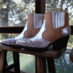 MADDIE 60 Edicion Limitada - Plata Regina Romero Zapato Bota Botin Tacon Bajo Para Dama En Piel -Reginaromero Tienda de ventas Regina Romero botin Maddie edicion especial cheetah plata 4