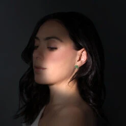 ARETES VARSOVIA - Verde Esmeralda Y Dorado Regina RomeroArete Para Dama 8 ARETES VARSOVIA - Verde Esmeralda Y Dorado Regina RomeroArete Para Dama -Reginaromero Tienda de ventas Regina Romero catalogo aretes Varsovia oro cristal esmeralda 1