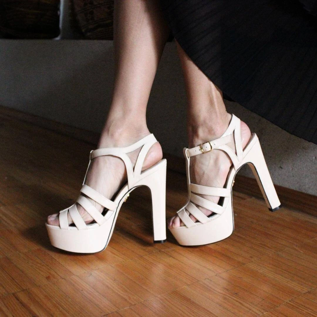 ROMI 135 - Charol Beige Regina Romero Zapato Sandalia Plataforma Tacon Alto Para Dama En Piel 2 5 ROMI 135 - Charol Beige Regina Romero Zapato Sandalia Plataforma Tacon Alto Para Dama En Piel 2 - Imagen 5