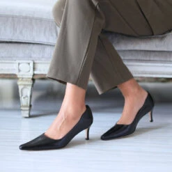 CRUZ 60 - Negro Regina Romero Zapato Zapatilla Tacon Bajo Para Dama En Piel -Reginaromero Tienda de ventas Regina Romero zapatilla pump Cruz negro piel 6