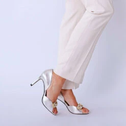 BELLINI 85 - Plata Regina Romero Zapato Sandalia Zapatilla Tacon Alto Para Dama En Piel 12 BELLINI 85 - Plata Regina Romero Zapato Sandalia Zapatilla Tacon Alto Para Dama En Piel -Reginaromero Tienda de ventas Regina Romero zapatilla sandalia Bellini plata 8