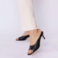 HOLBOX 60 - Negro Regina Romero Zapato Sandalia Zapatilla Tacon Bajo Para Dama En Piel -Reginaromero Tienda de ventas Regina Romero zapatilla sandalia Holbox negro piel 7