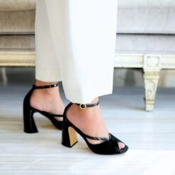 CAPRI 95 - Negro Regina Romero Zapato Zapatilla Tacon Alto Para Dama En Piel -Reginaromero Tienda de ventas Regina Romero zapatilla sandalia Olimpia negro piel ante 11