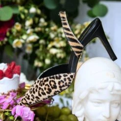 ROSANGEL 85 - Beige Print Y Negro Regina Romero Zapato Sandalia Zapatilla Tacon Alto Para Dama En Piel 9 ROSANGEL 85 - Beige Print Y Negro Regina Romero Zapato Sandalia Zapatilla Tacon Alto Para Dama En Piel -Reginaromero Tienda de ventas Regina Romero zapatilla sandalia Rosangel cheetah negro charol 13