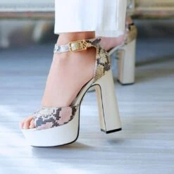 MARCE 135 - Beige Regina Romero Zapato Sandalia Plataforma Tacon Alto Para Dama En Piel 12 MARCE 135 - Beige Regina Romero Zapato Sandalia Plataforma Tacon Alto Para Dama En Piel -Reginaromero Tienda de ventas Regina Romero zapatilla sandalia platforma Marce snake blanco piel 09