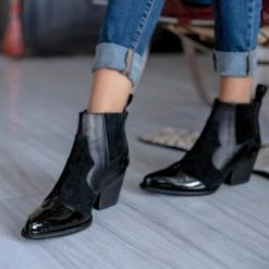 MADDIE 60 - Negro Regina Romero Zapato Bota Botin Tacon Bajo Para Dama En Piel 11 MADDIE 60 - Negro Regina Romero Zapato Bota Botin Tacon Bajo Para Dama En Piel -Reginaromero Tienda de ventas Regina Romero zapato bota botin Maddie negro 8
