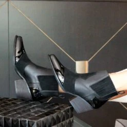 MADDIE 60 - Negro Regina Romero Zapato Bota Botin Tacon Bajo Para Dama En Piel 12 MADDIE 60 - Negro Regina Romero Zapato Bota Botin Tacon Bajo Para Dama En Piel -Reginaromero Tienda de ventas Regina Romero zapato bota botin Maddie negro 9