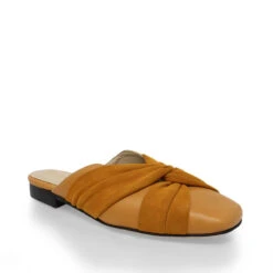 GISELLE - Mostaza Regina Romero Zapato Flat Balerina De Piso Para Dama En Piel 13 GISELLE - Mostaza Regina Romero Zapato Flat Balerina De Piso Para Dama En Piel -Reginaromero Tienda de ventas Regina Romero zapato flat mule de piso Giselle mostaza ante piel 2