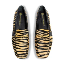 BETTY - Negro Y Beige Regina Romero Zapato Mocasin De Piso Para Dama En Piel -Reginaromero Tienda de ventas Regina Romero zapato mocasin Betty zebra piel 2