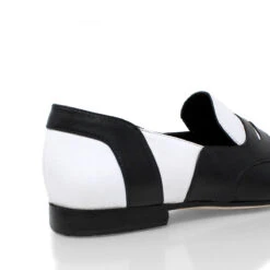 CLARK - Blanco Y Negro Regina Romero Zapato Mocasin De Piso Para Dama En Piel -Reginaromero Tienda de ventas Regina Romero zapato mocasin Clark blanco negro piel 5