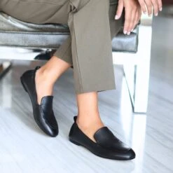 REBECA - Negro Regina Romero Zapato Mocasin De Piso Para Dama En Piel 10 REBECA - Negro Regina Romero Zapato Mocasin De Piso Para Dama En Piel -Reginaromero Tienda de ventas Regina Romero zapato mocasin Rebecca negro piel 08