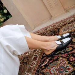 SAMMY - Negro Y Blanco Regina Romero Zapato Flat Mule De Piso Para Dama En Piel -Reginaromero Tienda de ventas Regina Romero zapato mocasin mule Sammy blanco negro piel 08