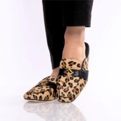 SAMMY - Beige Print Regina Romero Zapato Flat Mule De Piso Para Dama En Piel -Reginaromero Tienda de ventas Regina Romero zapato mule mocasin Sammy cheetah print piel 11