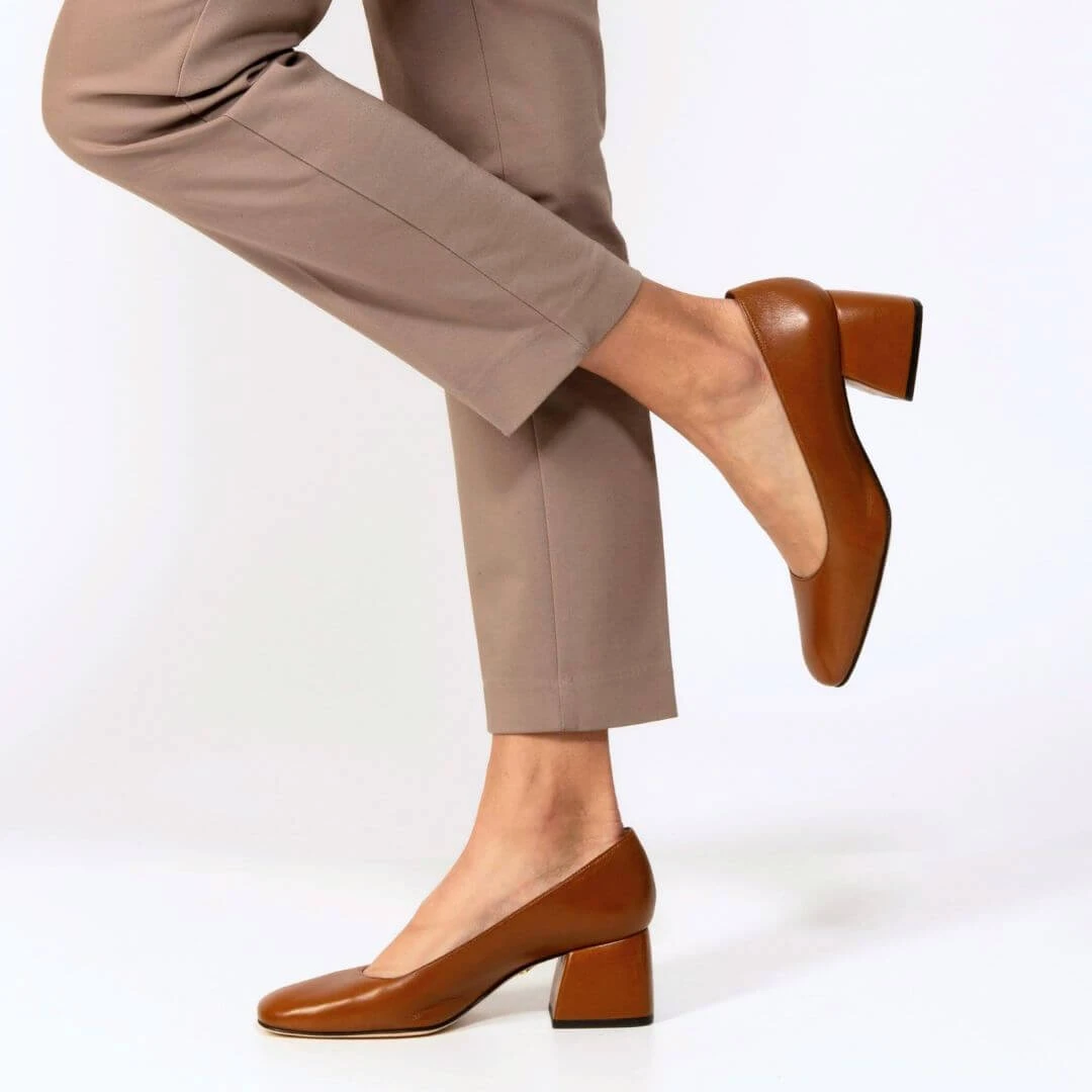 FIBI 40 - Miel Regina Romero Zapato Zapatilla Tacon Bajo Para Dama En Piel - Imagen 2