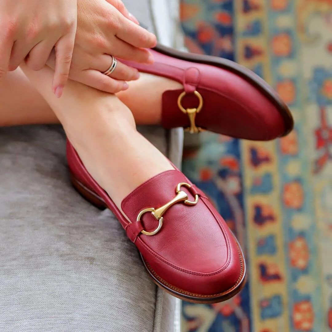 JUDY - Rojo Regina Romero Zapato Mocasin De Piso Para Dama En Piel 2 JUDY - Rojo Regina Romero Zapato Mocasin De Piso Para Dama En Piel - Imagen 2