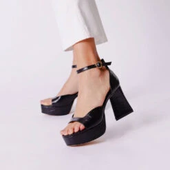 BONNIE 95 - Negro Regina Romero Zapato Sandalia Plataforma Tacon Alto Para Dama En Piel -Reginaromero Tienda de ventas sandalias plataforma bonnie negro regina romero lifestyle 3