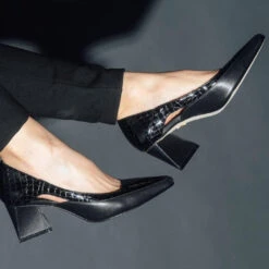 JOSEFINA 50 - Negro Regina Romero Zapato Zapatilla Tacon Bajo Para Dama En Piel -Reginaromero Tienda de ventas zapatillas josefina negro regina romero lifestyle 3