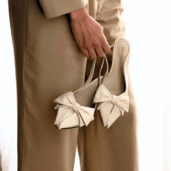 MIMI 50 - Latte Regina Romero Zapato Sandalia Zapatilla Tacon Bajo Para Dama En Piel 10 MIMI 50 - Latte Regina Romero Zapato Sandalia Zapatilla Tacon Bajo Para Dama En Piel -Reginaromero Tienda de ventas zapatillas mimi beige regina romero lifestyle 2