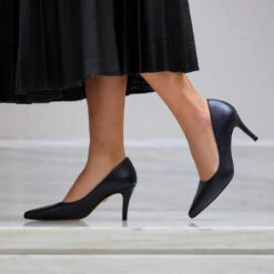 REGINA PUMP 75 - Negro Regina Romero Zapato Zapatilla Tacon Alto Para Dama En Piel -Reginaromero Tienda de ventas zapatillas pump negro regina romero lifestyle 3