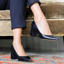 TAMARA 50 - Negro Regina Romero Zapato Zapatilla Tacon Bajo Para Dama En Piel -Reginaromero Tienda de ventas zapatillas tamara negro regina romero lifestyle 2