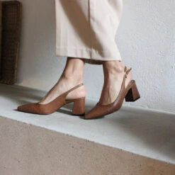 TANIA 50 - Nuez Regina Romero Zapato Zapatilla Tacon Bajo Para Dama En Piel -Reginaromero Tienda de ventas zapatillas tania cafe regina romero lifestyle 2